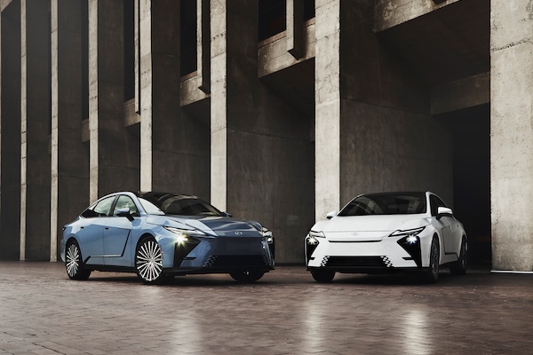 純電版比油電便宜！Lexus ES 大改款美規價格揭曉  台灣 4 月上市