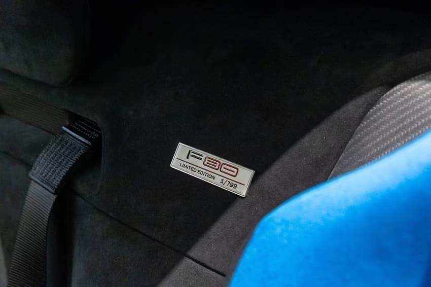 車內嵌有 F80 Limited Edition 1/799 專屬銘牌彰顯限量身分。