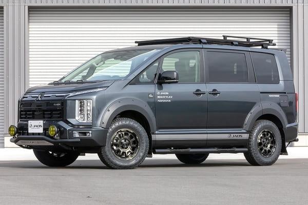 三菱改款得利卡造型升級強化粗獷氣勢！跨界 MPV 轉型戶外越野硬漢