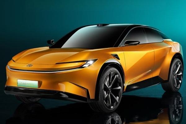 軸距有望破 2.7 米比 RAV4 還大！Toyota 高級版 RAV4 大改款明年登場