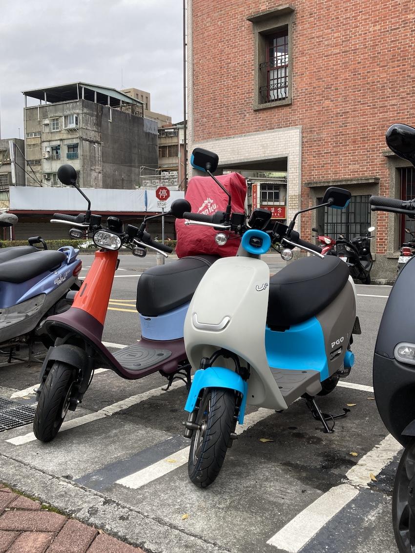 警方表示，立側柱停車被開罰說法並不完全正確，實際開罰標準仍以是否妨礙通行為主要判定依據。