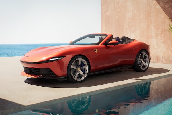 法拉利又一敞篷猛獸發表！Ferrari Amalfi Spider 亮相 3.3 秒破百