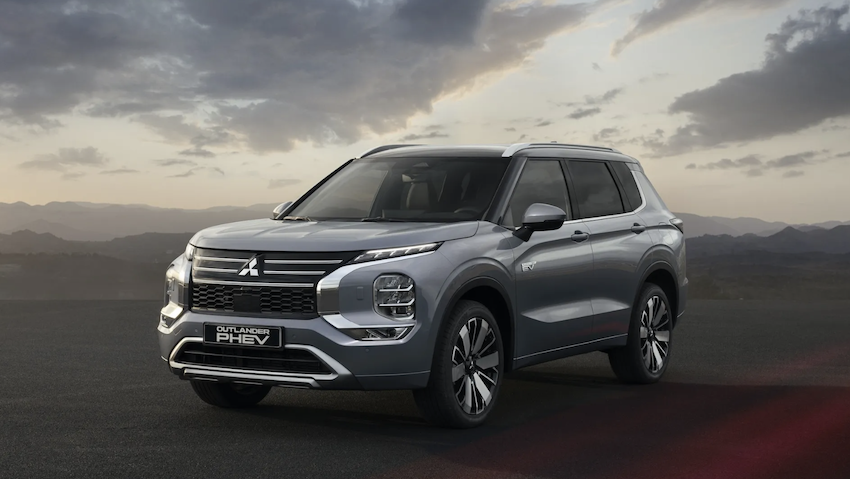 2026 年式 Outlander PHEV 小改款，升級電池與續航里程。