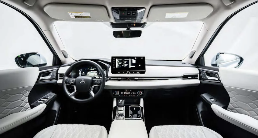 車內則換上與汽油版 Outlander 相同改款設計