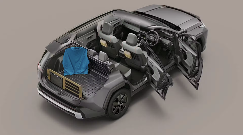 行李多面板桿安裝在 RAV4 後側窗位置。