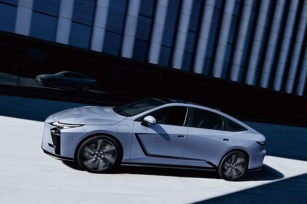 Lexus ES 大改款 4/28 登台！首推純電版 ES 500e　610 公里續航