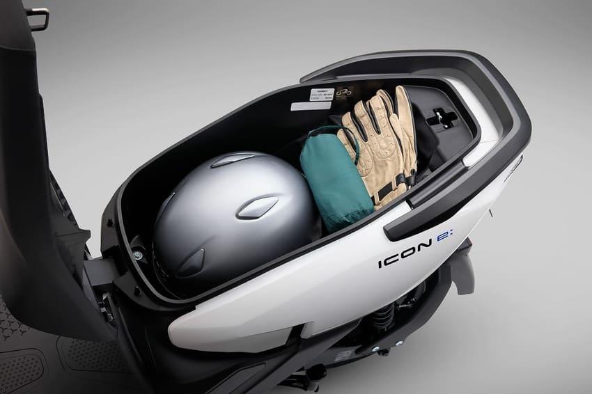 座椅置物廂容積達 26 公升。