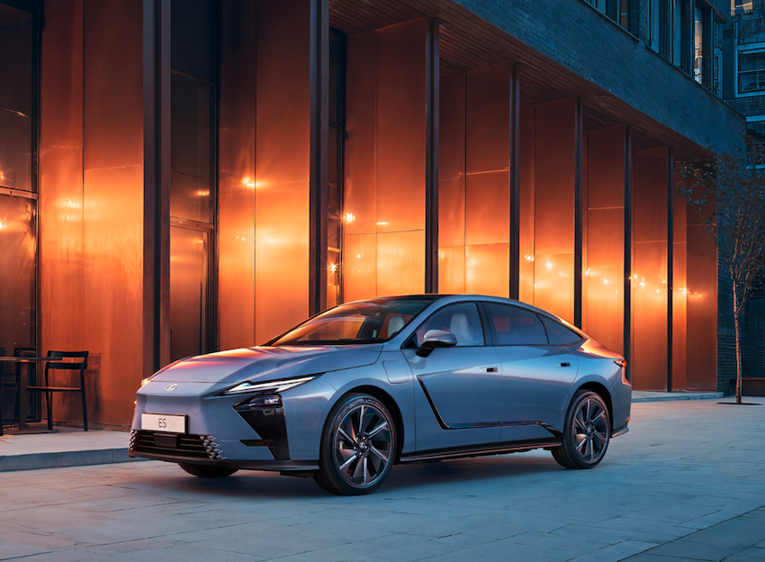 Lexus 全新大改款 ES 今天啟動預售。