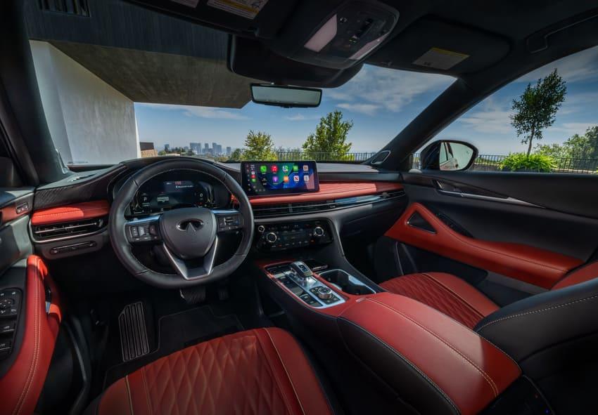 雙 12.3 吋螢幕是內裝科技焦點所在。