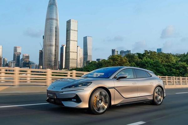 BYD 的「天神之眼」根本沒睜眼工作！失控暴衝投訴量暴增