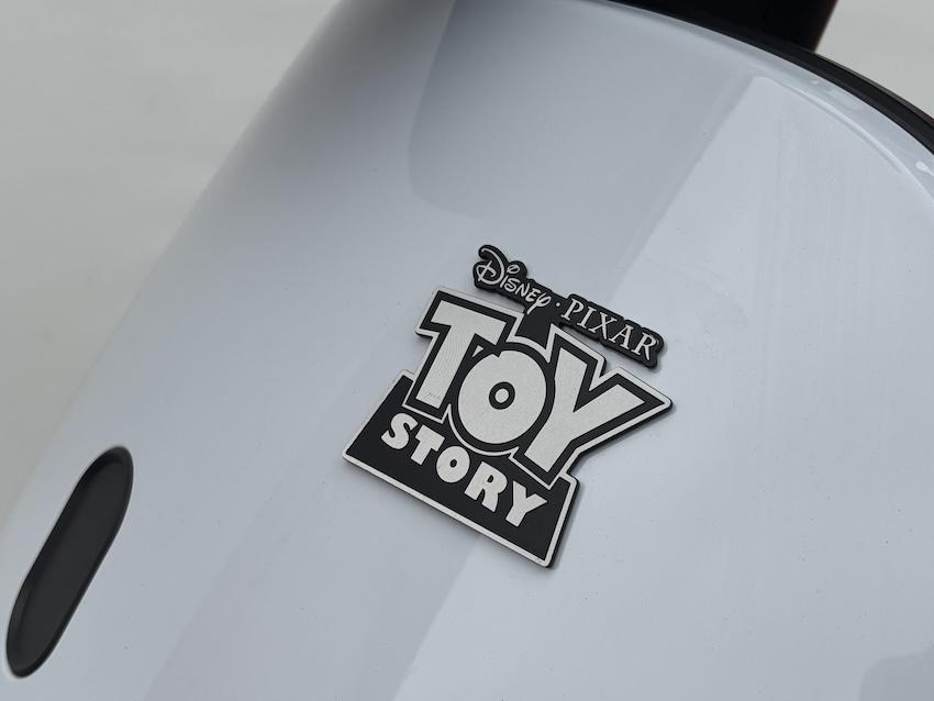 車前飾版則有玩具總動員徽章。