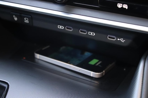 車內 USB 大升級！Type-C 功率上看 100W 筆電、平板都能充飽電