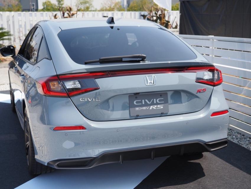 e:HEV 標誌改為貼紙位於後雨刷下方。