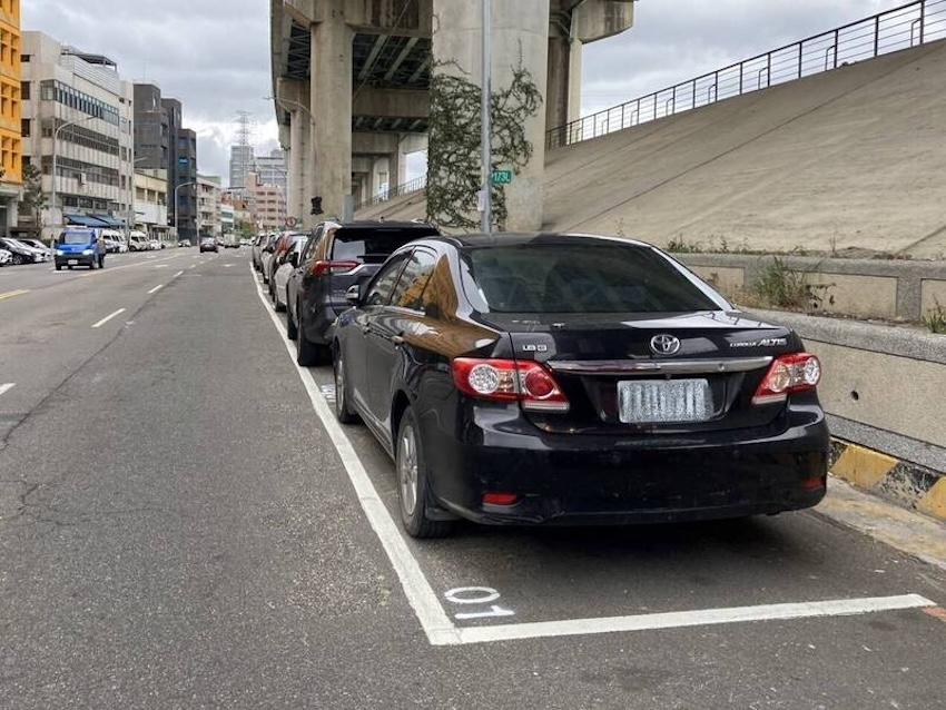 交通部長陳世凱指出，針對危險警示閃燈使用方式，現行法規與民眾使用習慣有所落差，希望警方以勸導優先（新北市交通局提供）