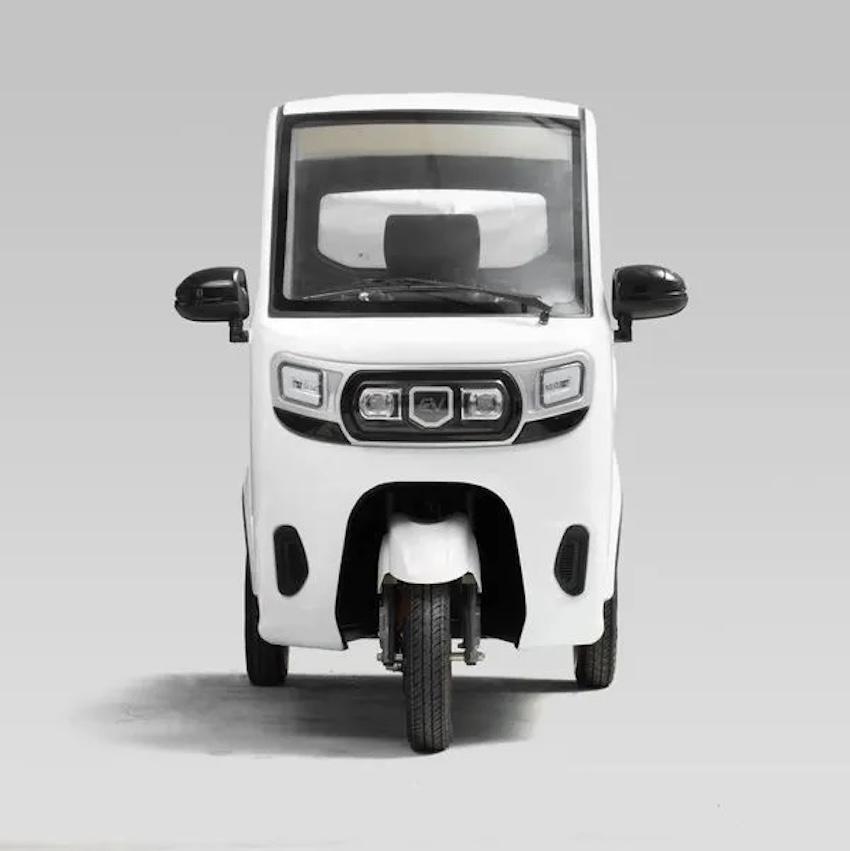 SMOOTH 1500W 入門車型最高時速 45 公里，續航里程可達 65 公里。