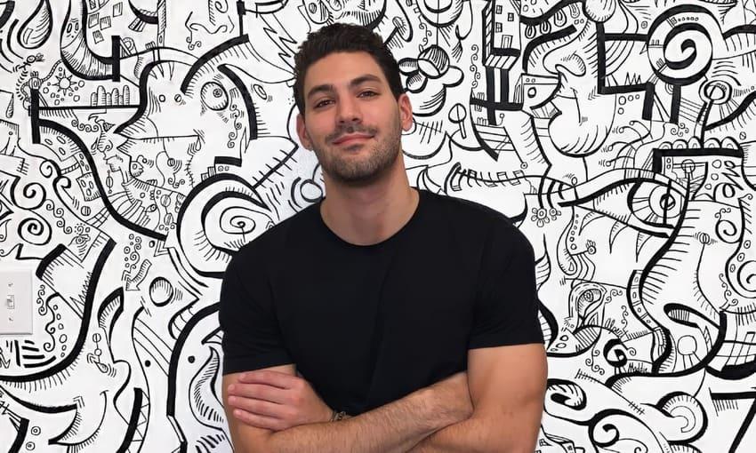 Alex Alpert 以手繪線條藝術而聞名於世。