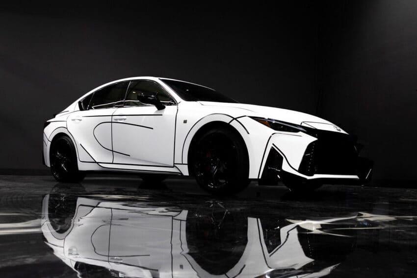 以手繪線條營造出將立體汽車平面化的獨特視覺效果。