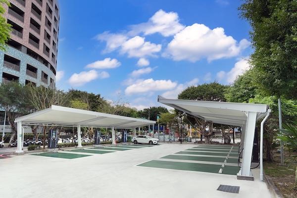 都會區電動車充電更便利  U-POWER 承德站 12 席快充上線