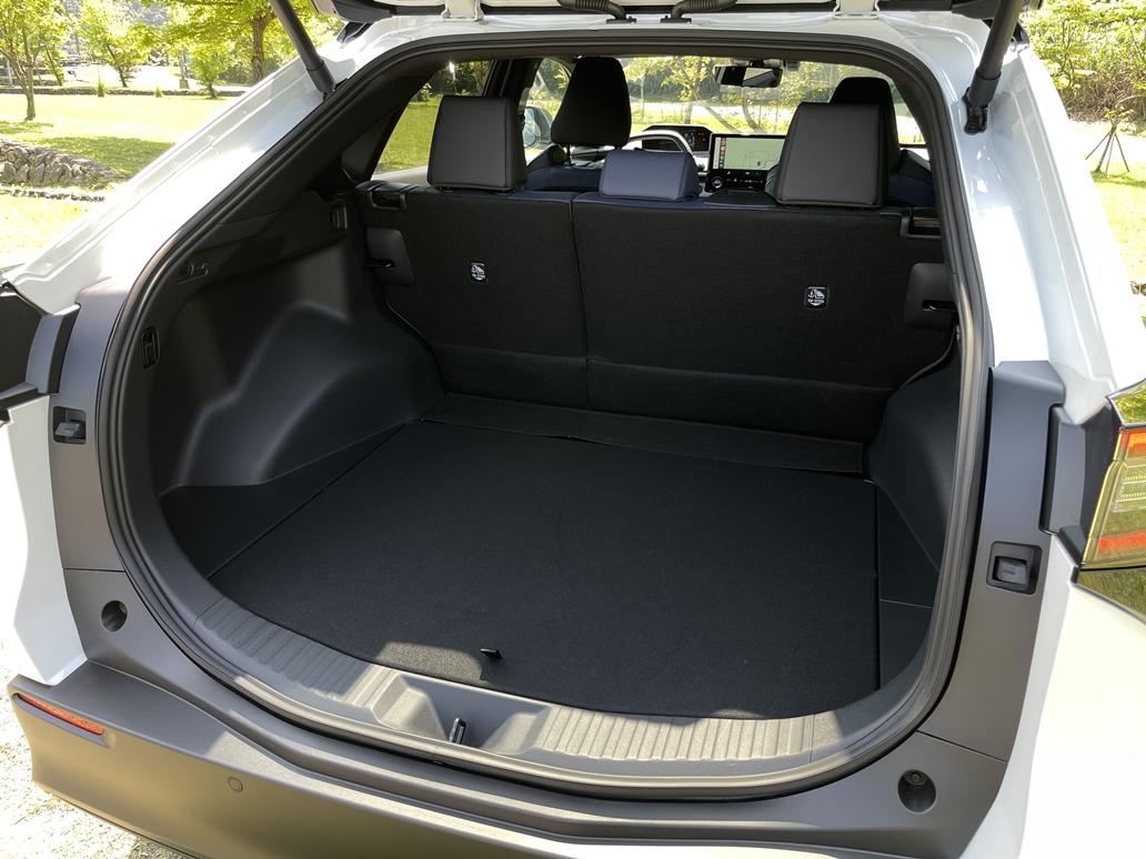 後廂具備452公升基本容積，且底板下方還設有隱藏置物空間。