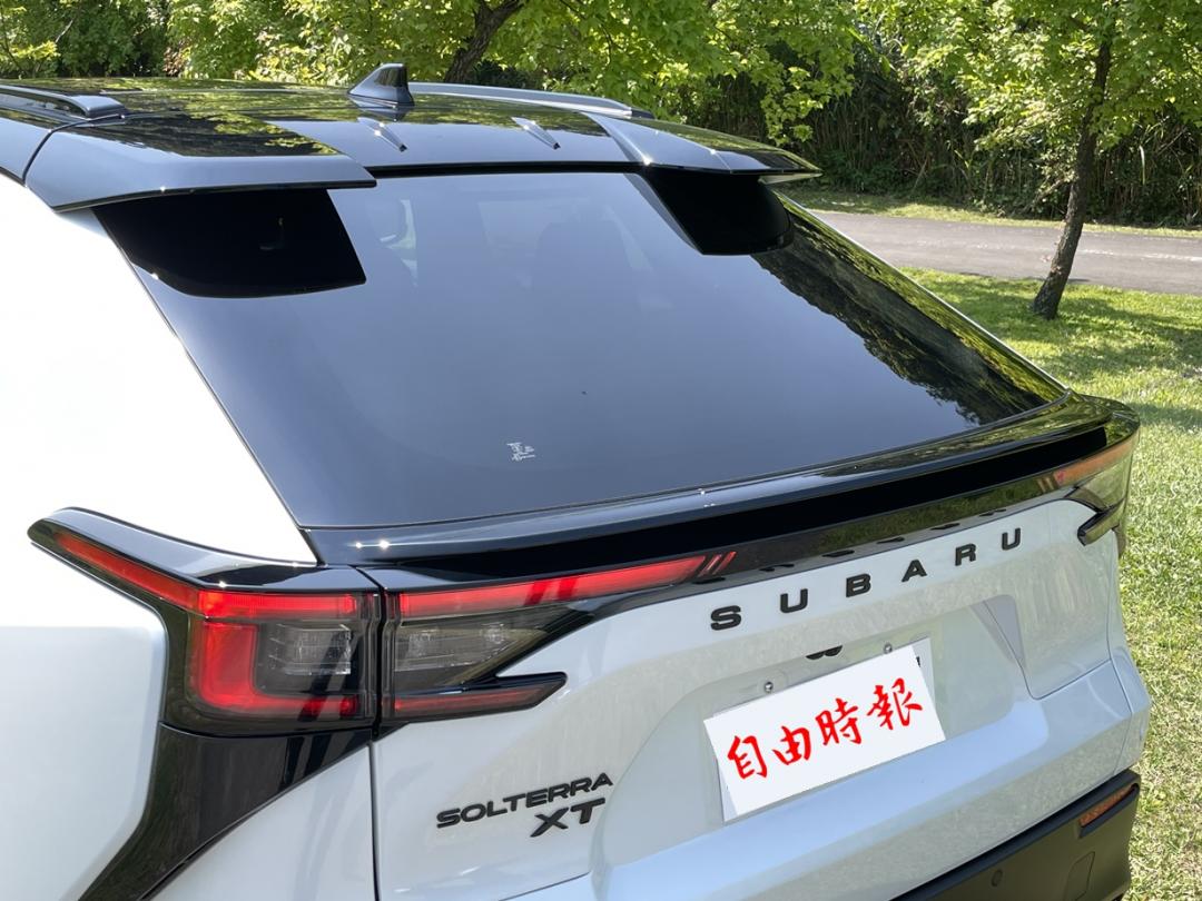 車尾設計亮點在於中央SUBARU品牌字樣。