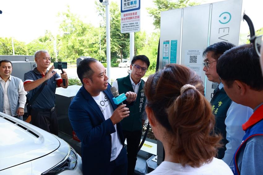 EVOASIS 董事長陶百群（中）認為台灣充電站市場潛力無窮。