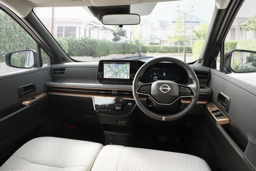 小改款內裝變化不大，主要是調整按鍵位置提升使用便利性。