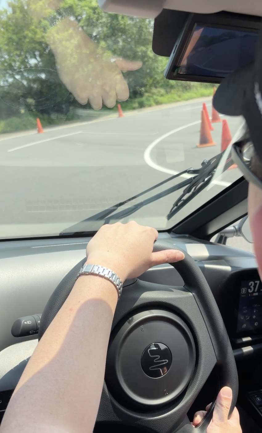 在彎道裡可以有類似機車傾斜過彎的感受。