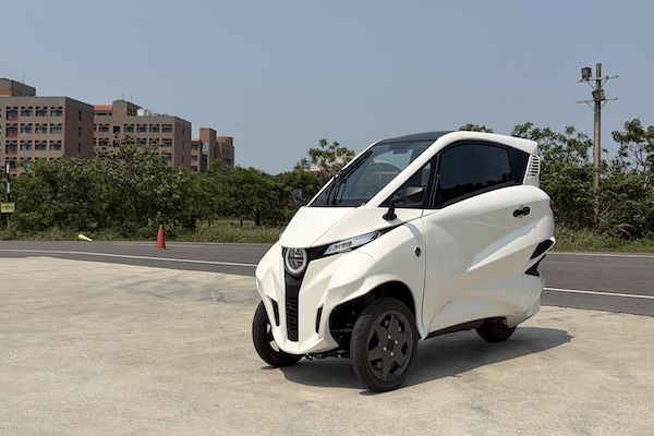 有冷氣可吹 行駛更流暢！駕艙機車 Lean3 量產版試駕