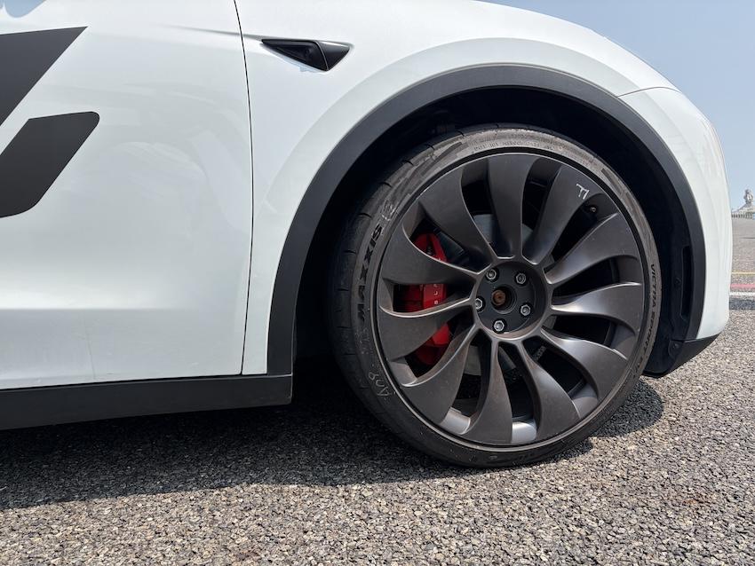 與 Victra Sport EV 相比，Victra Sport EV+ 在乾地性能提升 5%、濕地性能提升達 10%。