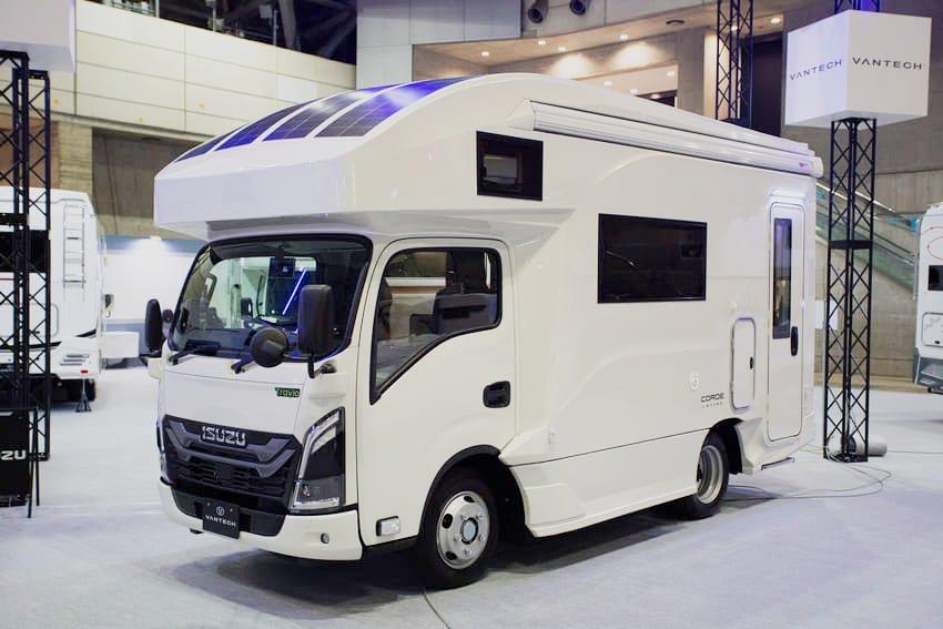 日本露營車改裝品牌 Vantech 發表新款CORDE Leaves 露營車，提供更舒適便利的車宿體驗。