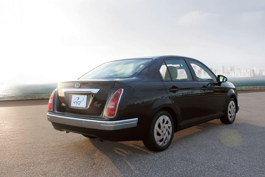 經過重新設計之後，僅能從車側輪廓看出是由 Toyota Corolla Axio 改裝而來。