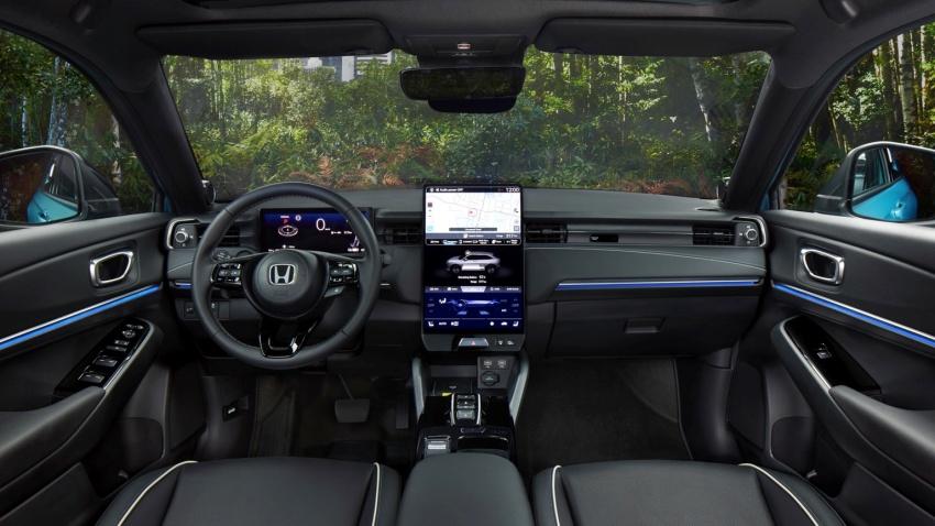 內裝配備超大觸控螢幕。