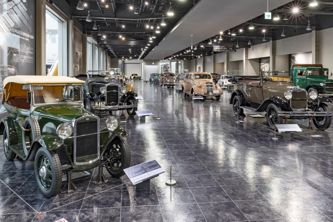 走進2樓，眼前展示多款日本早期生產的經典車，猶如進入時光隧道。