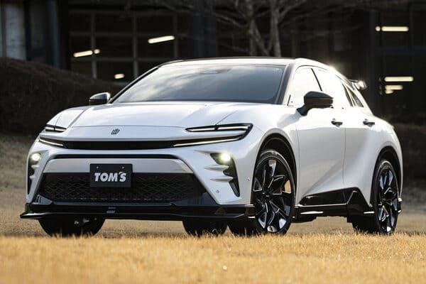 最帥氣 Toyota 皇冠跑旅再進化！量身打造專屬升級套件預計今年抵台