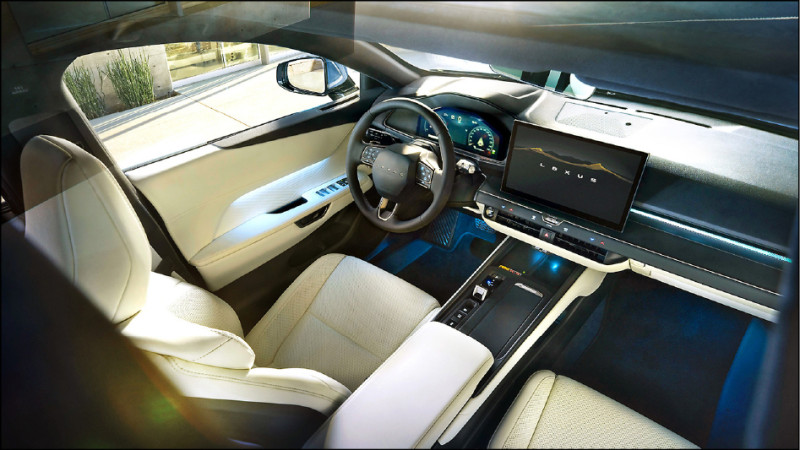 Lexus大改款ES全車系，標配14吋多功能資訊整合螢幕與12.3吋全數位儀表板，判讀資訊更容易，也兼顧操控手感。圖為ES 500e旗艦版。