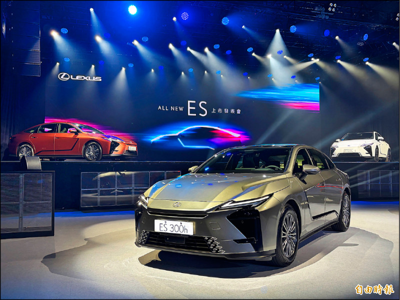 Lexus第8代大改款ES外型靈感來自品牌概念車LF-ZC，展現Lexus全新設計語彙。（記者陳英傑攝）