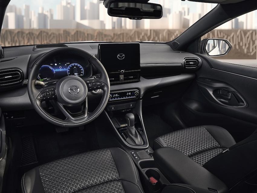 油電動力一公升跑 27 公里!歐 Mazda2 新年式補齊實用安全配備