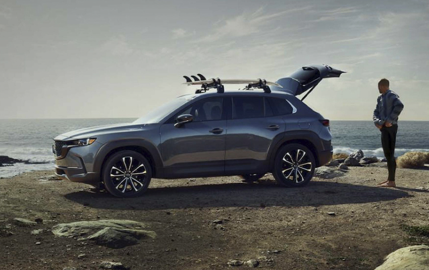 CX-50 混合動力的輸出表現雖不如渦輪動力，但油耗跟車價卻明顯佔優勢。