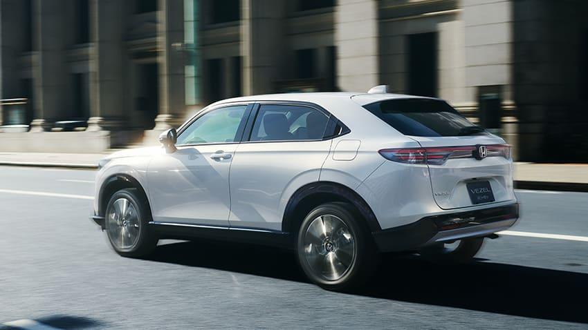全新大改款 HR-V 將搭載新一代 e:HEV 油電動力及 Honda Sensing 駕駛輔助系統，提升油耗表現及行車安全。圖為現行款。