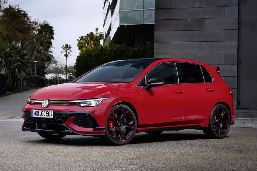 台灣福斯宣布 Golf GTI EDITION 50 週年限定版預售起跑，首批限量 100 台採台灣福斯官方線上商城獨家販售。