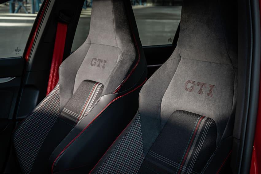 格紋座椅為 GTI 車色的招牌傳統特徵。