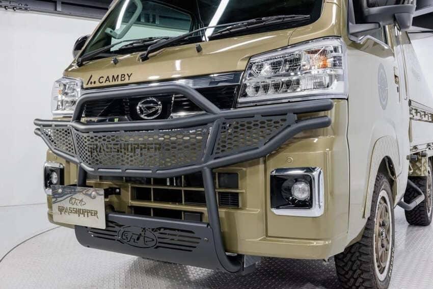 車頭金屬防撞護桿是 Grasshopper 露營車招牌特徵之一。