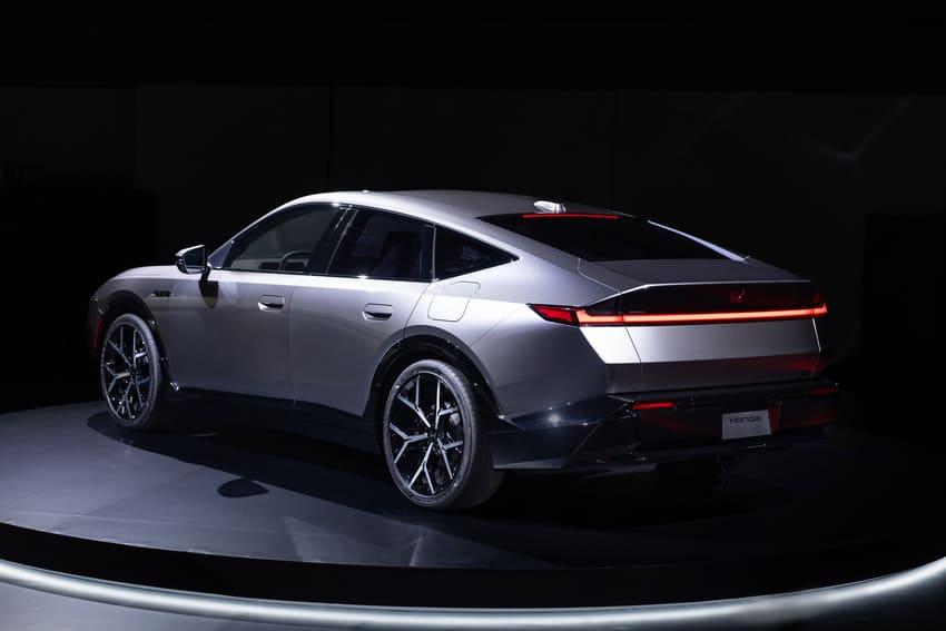 Hybrid Sedan Prototype 原型車被外界視為全新大改款 Accord 設計雛形。
