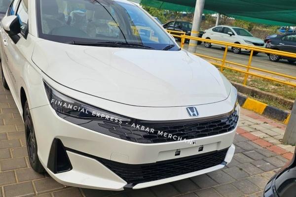 本田入門房車 City 改款無偽裝實車曝光!造型更動感對決 Toyota Vios