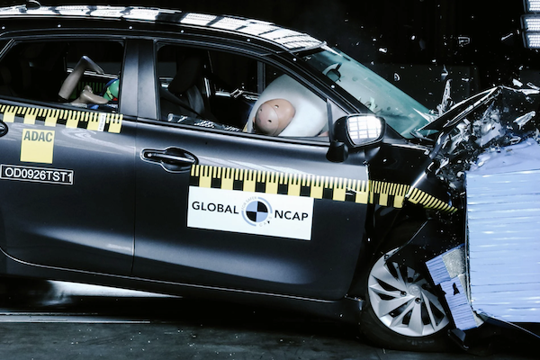 Toyota 貼標車撞測 0 星  官方火速回應升級