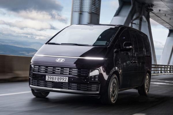 Hyundai 小改款 Staria 經銷端透露預售資訊!首度導入 1.6 渦輪油電
