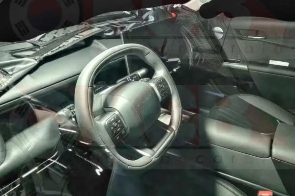 Hyundai 新一代 Tucson 內裝鋪陳揭曉!17 吋超大螢幕搭配全新車載系統