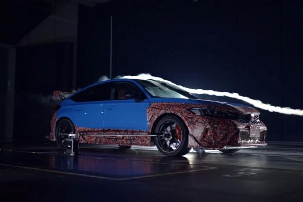 Honda 最強性能代表!Civic Type R HRC 搭大尾翼與蠍子管