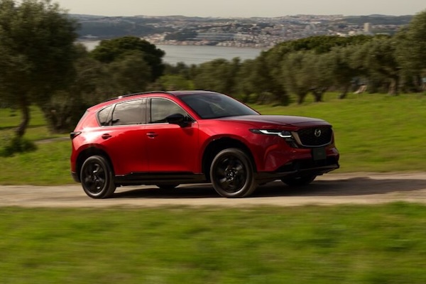 Mazda CX-5 大改款空間暴增   日媒實測：後座可翹二郎腿