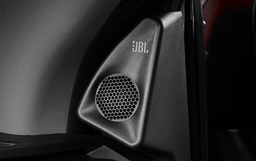 JBL 音響附 9 支揚聲器。